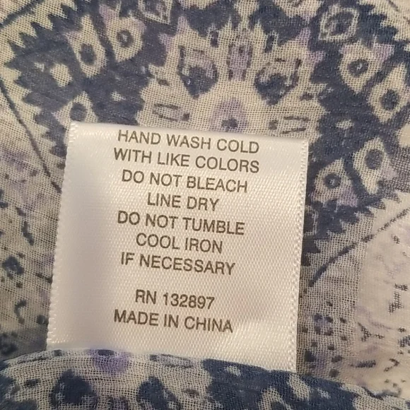 Rose & Olivia blue design sheer sleeveless blouse. - Picture 7 of 7